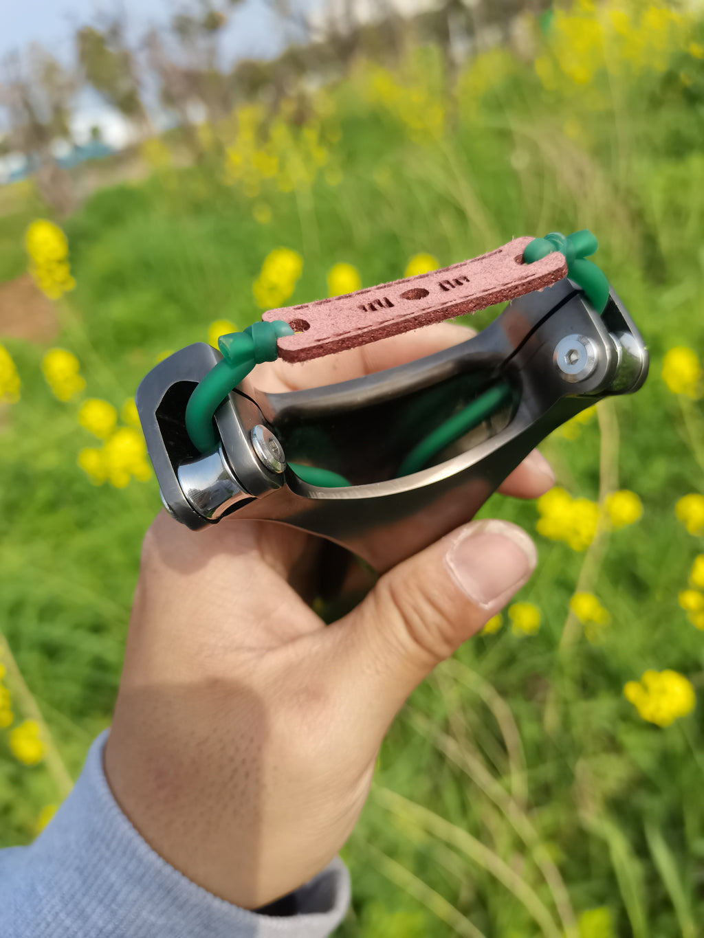 Cable rapid-fire slingshot - Velociraptor